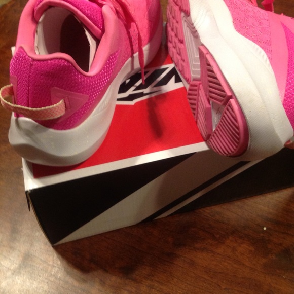 Brand new avia tennis/ running sneaker - Picture 3 of 5